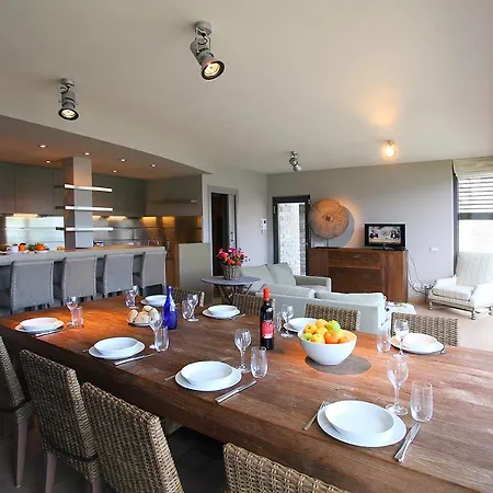 Lägenhet Sleeps 5 Pool