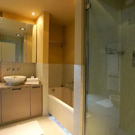 Sleeps 5 Pool